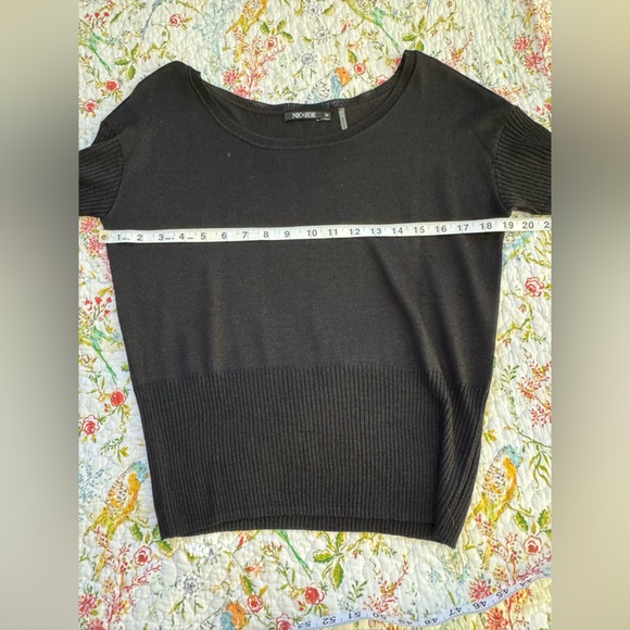 Nic and Zoe ballet neck, waisted silk and rayon top. Beautiful and feminine. M. - Picture 5 of 6